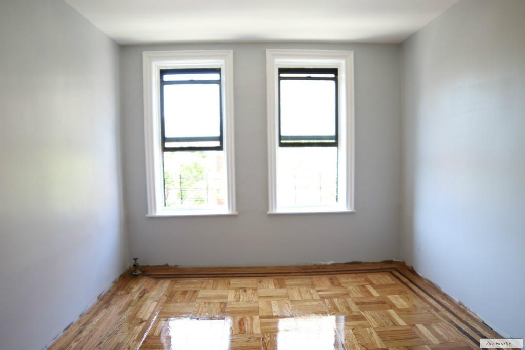 Building Photo - 566 Parkside Ave