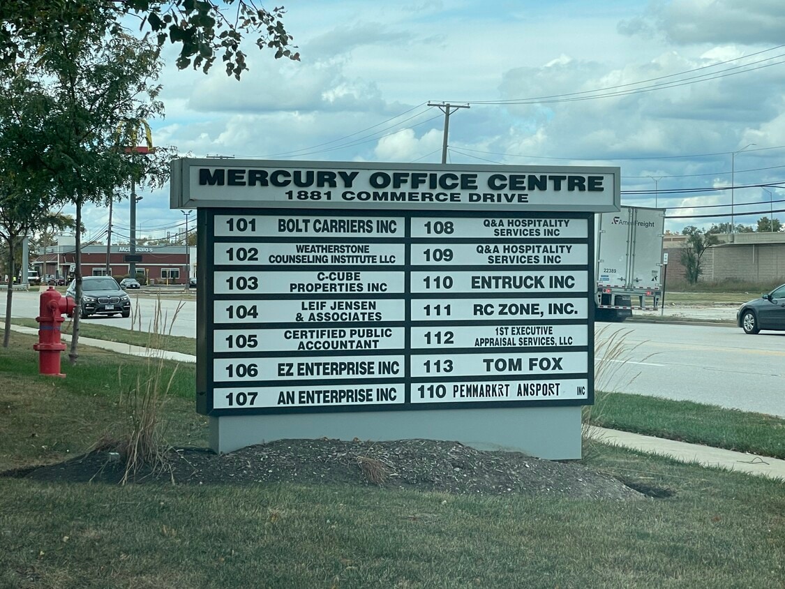 Foto del edificio - 1881 Commerce Dr