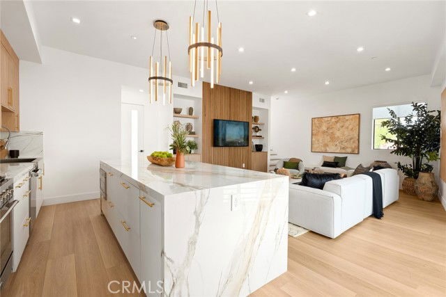 Building Photo - 11024 Oxnard St