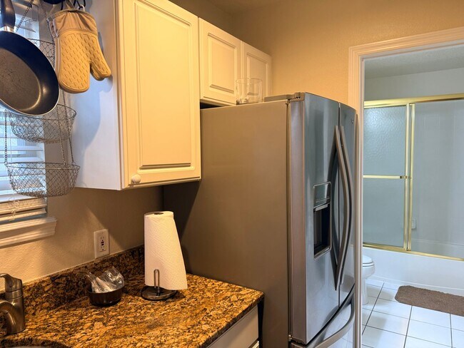 Foto del edificio - Studio Garage Apartment 623b Mulberry, Cel...