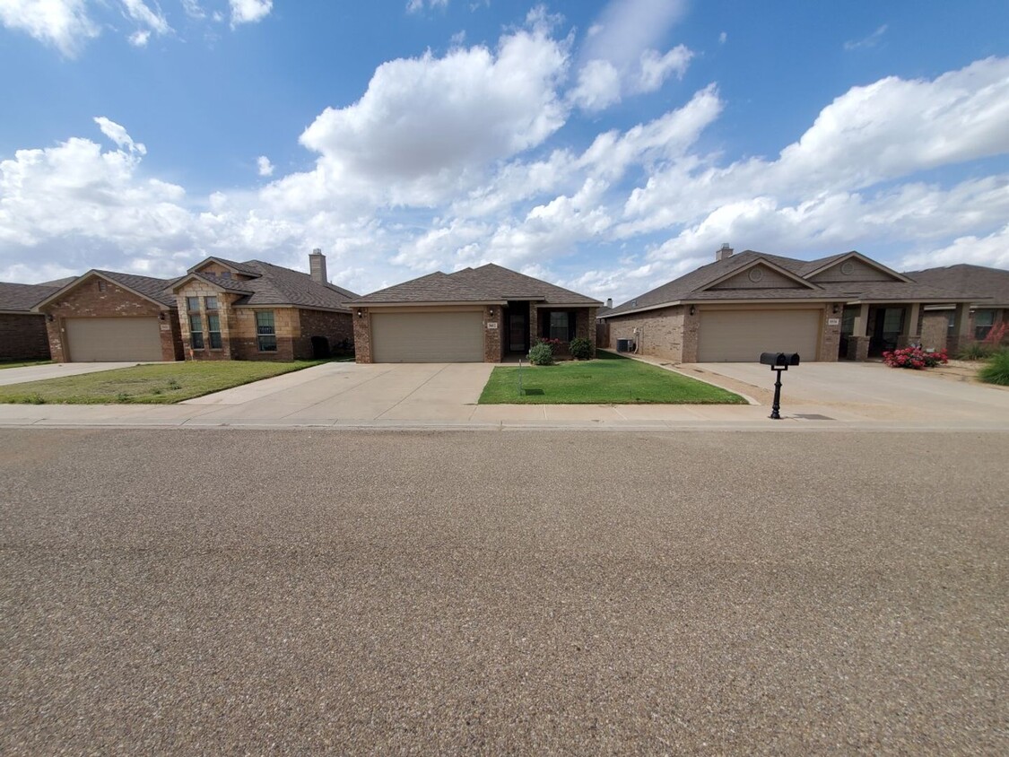 Primary Photo - In The Heart Of Southwest Lubbock Metro Ar...