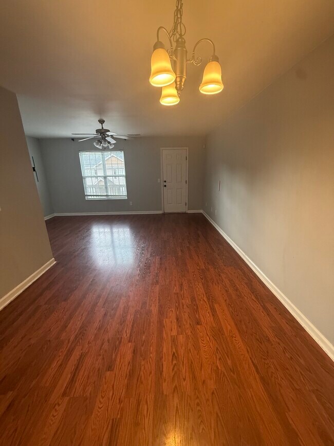 Foto del edificio - 9084 Haileys Pond Dr