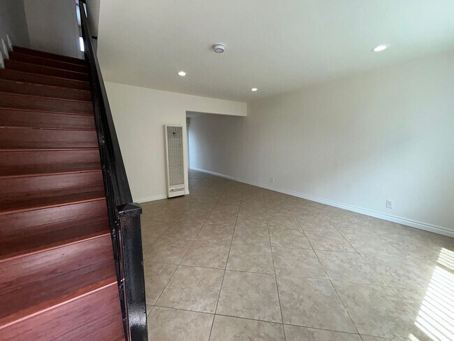 Foto del edificio - Spacious 2bed 1.5bath Apartment for Rent in Huntington Beach