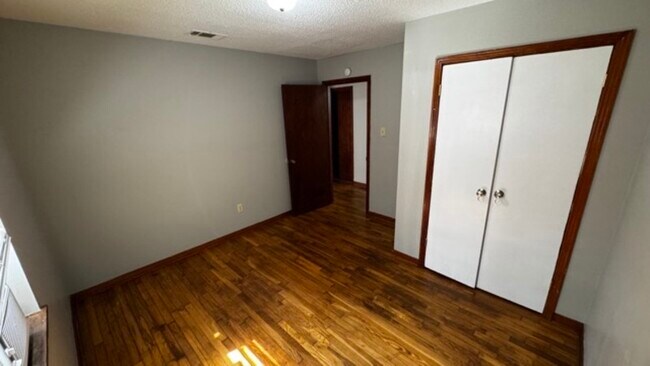 Building Photo - 239 Navy Dr