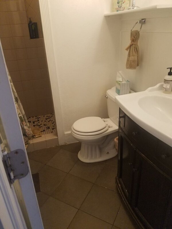 Primary Photo - 300 W Hill Ct