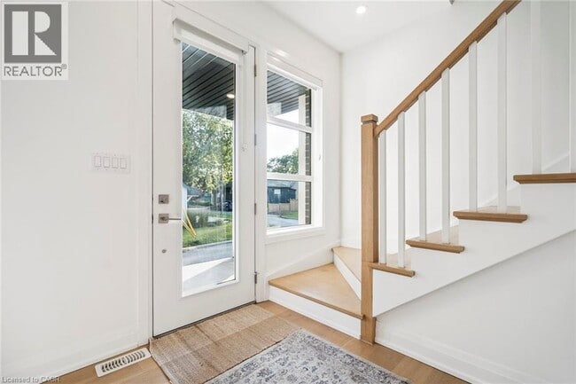 Photo du bâtiment - 8 Paxton Ave