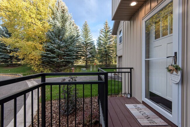 Building Photo - Furnished new townhouse on Ski Hill road