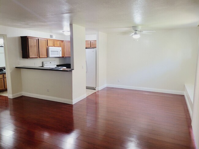 Foto del edificio - *Great 3 Bedroom Condo in Lakes Area*