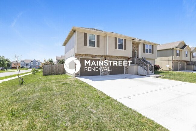 Foto del edificio - 4 Bedroom Pet-Friendly Home in Gardner, KS with Main Street Renewal