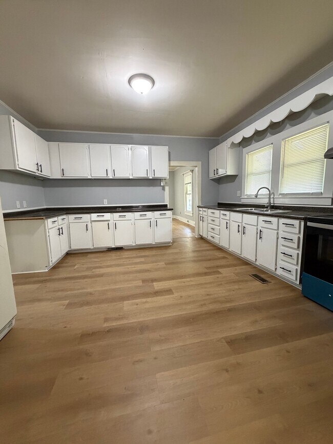 Foto del edificio - 607 E 11th St
