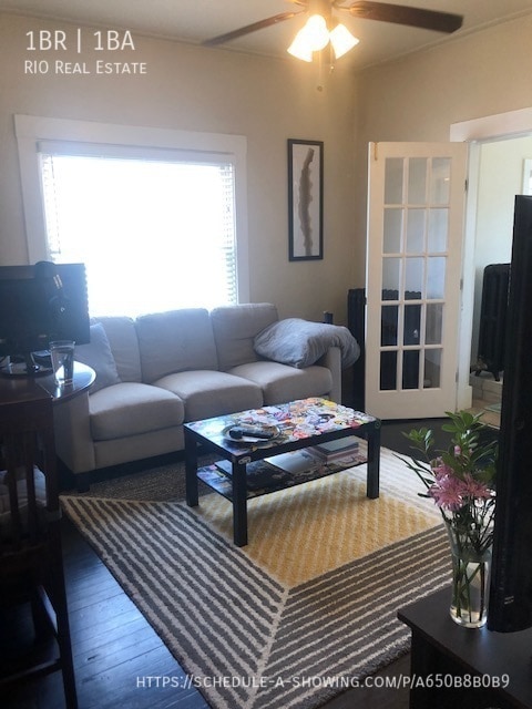 Building Photo - Stunning Updated Top Floor Unit in Vintage...