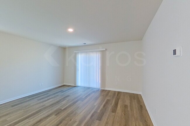 Foto del edificio - 122 Inez Ave