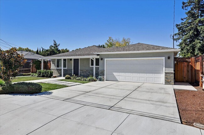 Building Photo - 3033 Fresno St
