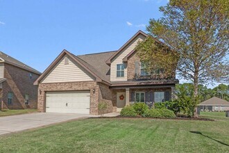 Building Photo - 142 Pin Oak Loop