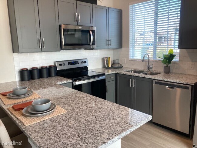 Building Photo - 2 br, 2 bath House - 12000 Washington Cent...