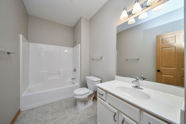 Building Photo - 385 Delnor Glen Dr