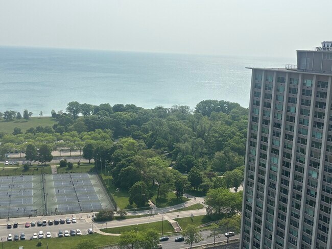 Foto del edificio - 3660 N Lake Shore Dr
