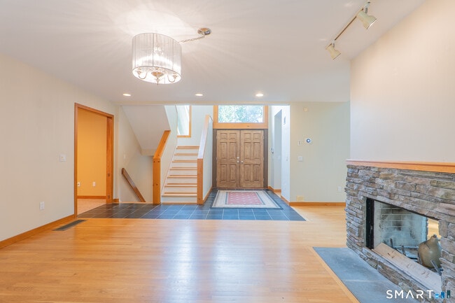 Building Photo - 32 Horseshoe Ridge Rd