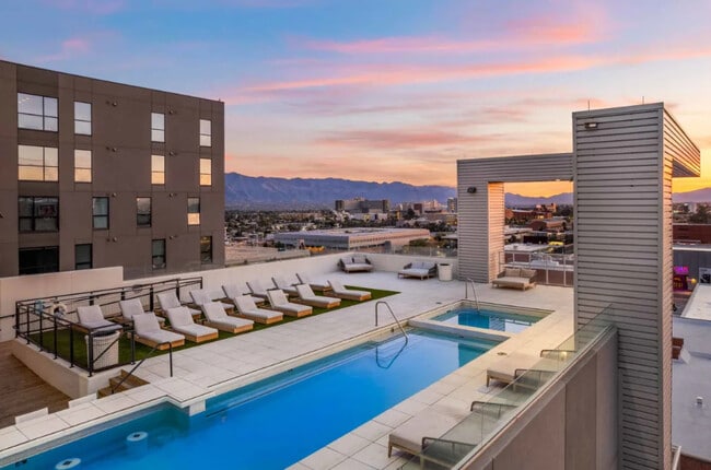 Building Photo - Malibu