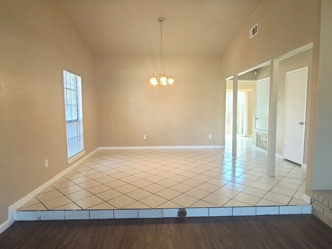 Foto del edificio - MOVE IN READY- Desoto-Single story three b...