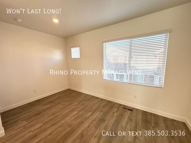 Building Photo - 1092 E Vessel Ct