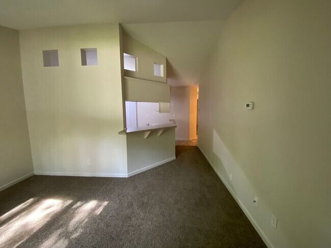 Foto del edificio - 2 Bedroom Garden Home - Allendale Boulevar...