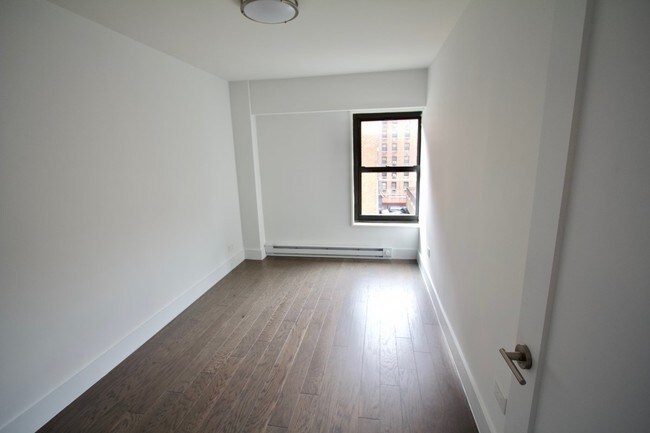 Foto del edificio - 301 W 130th St