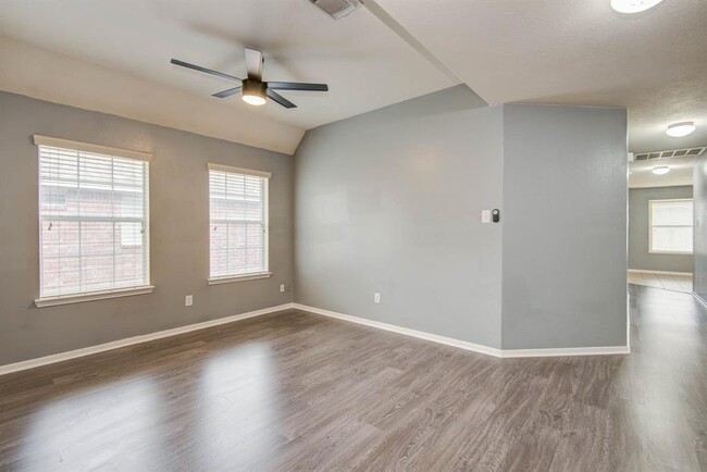 Foto del edificio - 6114 Winter Oak St