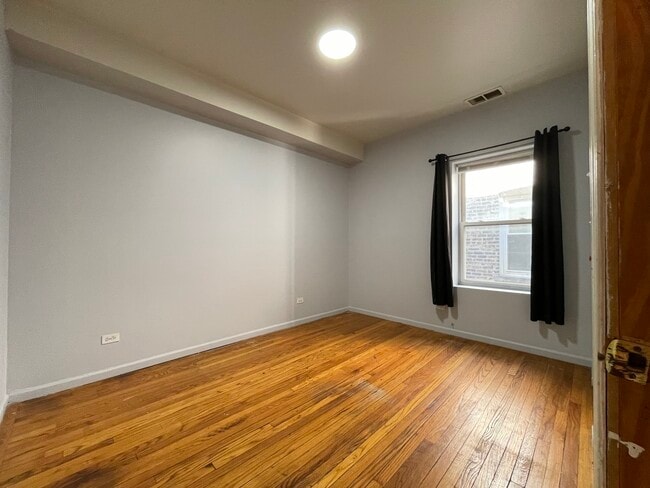 Building Photo - 1160 N Harding Ave
