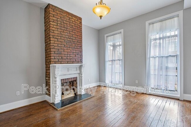 Building Photo - 2122 E Marshall St