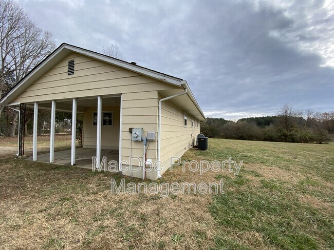 Building Photo - 10532 Robert E. Lee Drive