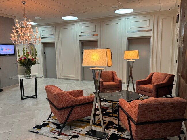 Foyer - 4466 W Pine Blvd