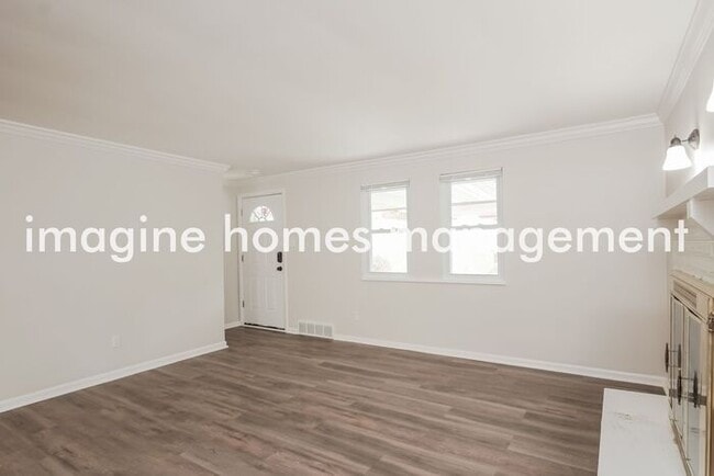Building Photo - Fully Renovated 3 Bed 1 Bath Home in Monro...