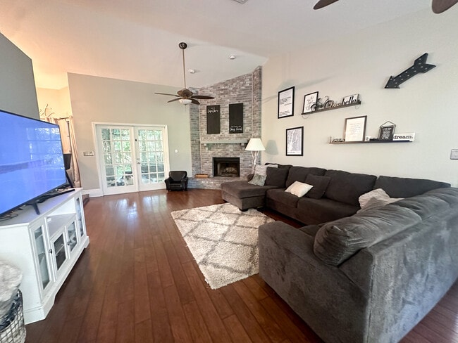 Foto del edificio - 1577 Compass Ct