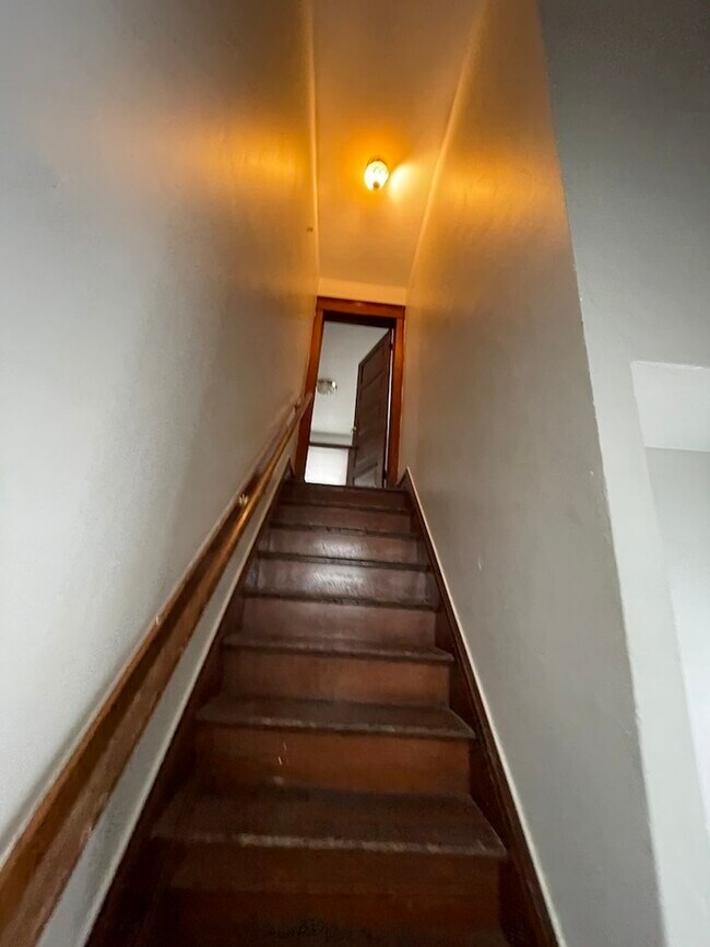 Creston Heights 2 Bedroom Unit House Rental in Grand Rapids, MI