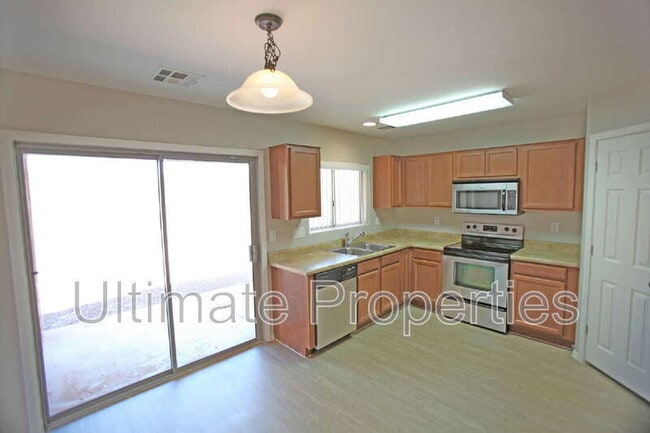Building Photo - 21532 W Durango St
