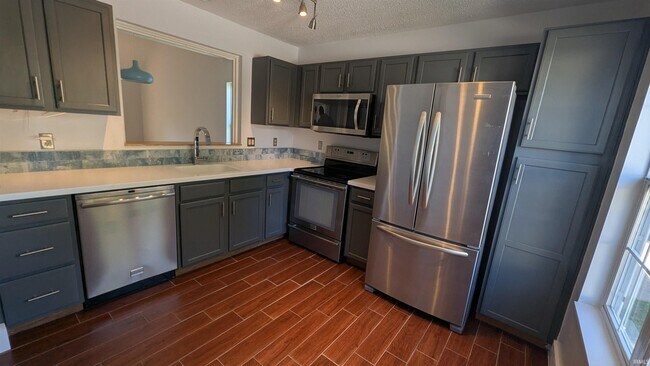 Building Photo - 432 E Laurelwood Ct