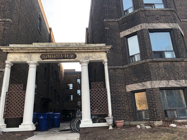 Photo du bâtiment - 1475 King St W