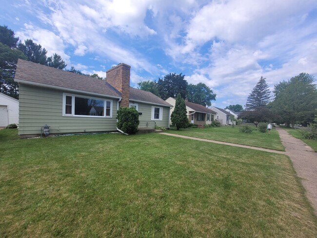 Building Photo - $1250| 2BD 1BA| 1915 Ohm Ave | Available Now