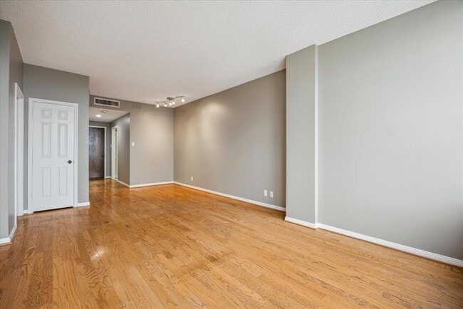 Building Photo - 15 Greenway Plz