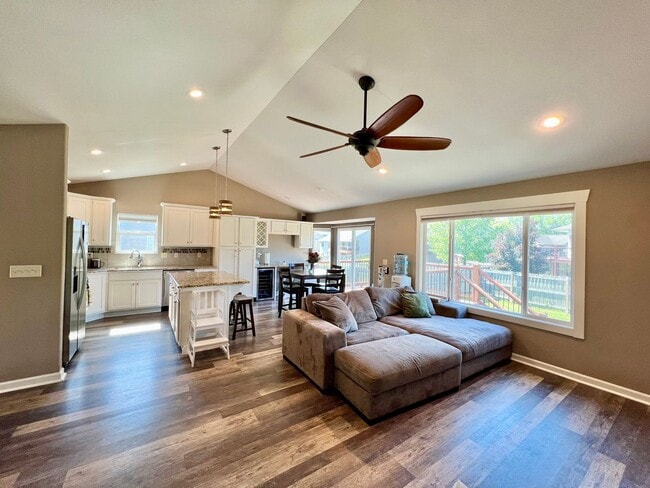 Building Photo - Spacious 4 Bedroom Home in Scenic Meadows ...