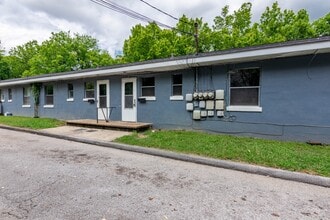 Building Photo - 433 Carver Ln
