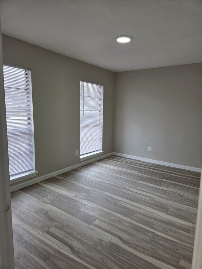 Building Photo - 527 Tara Plantation Dr