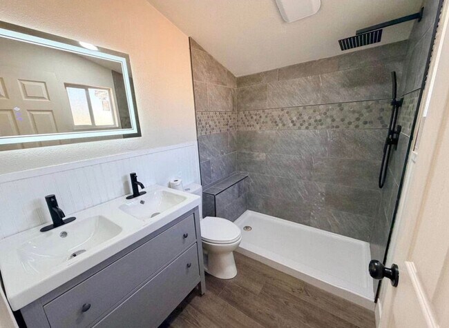 Foto del edificio - Charming Home in Exeter coming soon!