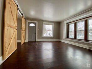 Building Photo - 714 4th St