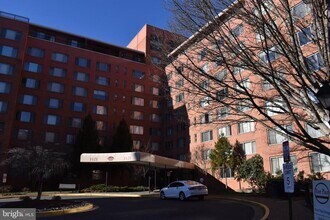 Building Photo - 1121 Arlington Blvd