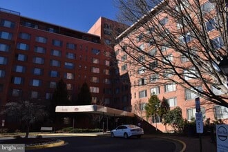 Building Photo - 1121 Arlington Blvd