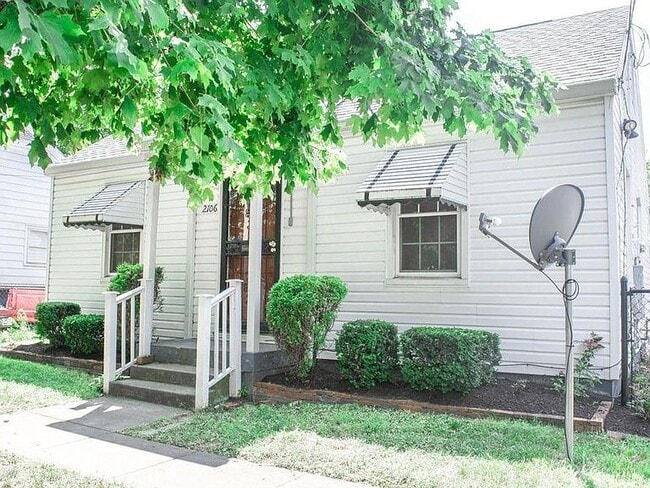 Photo - 2106 Fort St House