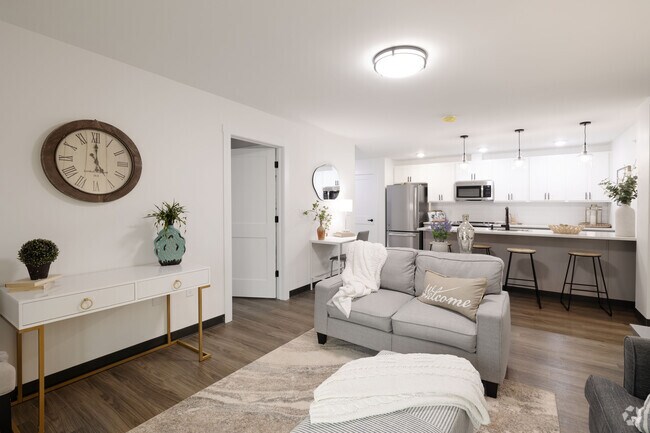 Dos dormitorios, sala de estar - LoSo Lakeside Apartments