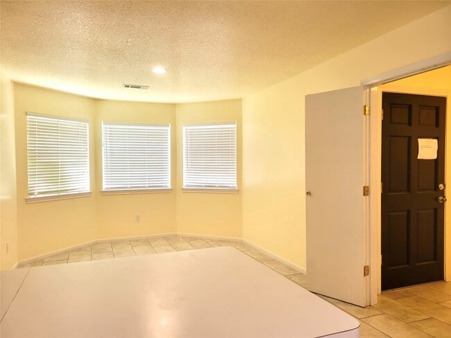 Building Photo - 19330 Larissa Dr